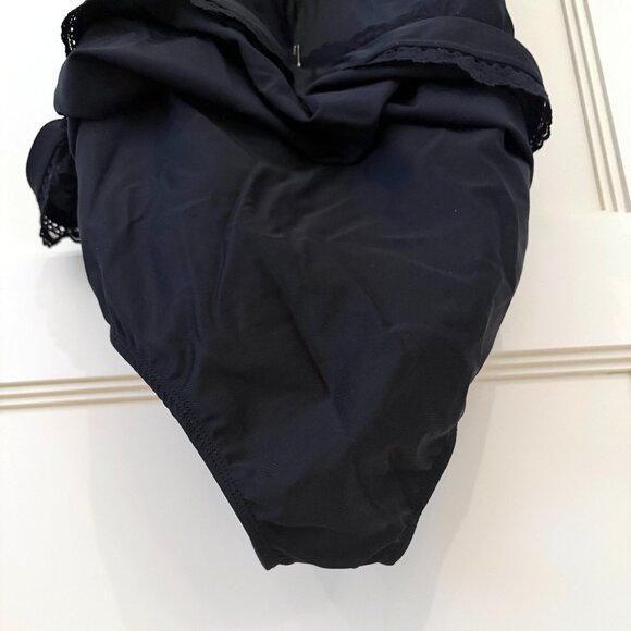 Size Torrid 3 - Black V-Neck Swimsuit with Skirt - Picture 4 of 6